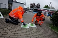 Am Freitag brachten Bauhofleiter Stefan Lauterbach und sein Kollege Daniel Watterott die neuen Markierungen entlang der Strecke auf.  (Ren&eacute; Wei&szlig;bach)
