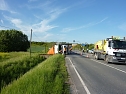 Umgekippter Lkw blockierte B4 (Foto: privat)