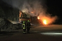 Holz brennt an Landkreisgrenze (Foto: S. Dietzel)