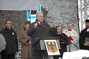 &Uuml;bergeben (Foto: F. Jeschke)