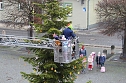 Gro&szlig;e Weihnachtsbaumschm&uuml;ck-Aktion auf dem T&ouml;pfermarkt in Bad Langensalza (Foto: emw/oas)