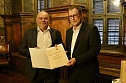 Ren&eacute; Seyfert (li.) -   Ehrung verdienter Stadtr&auml;te im Ratssaal im Historischen Rathaus in M&uuml;hlhausen  (Foto: Eva Maria Wiegand)