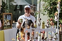 Grünes Innenstadtfest Bad Langensalza- Matthias Günther von der Imkerei Alte Schule Heyderode gab gerne Auskunft über seine Produkte (Foto: Eva Maria Wiegand) Grünes Innenstadtfest Bad Langensalza- Matthias Günther von der Imkerei Alte Schule Heyderode gab gerne Auskunft über seine Produkte (Foto: Eva Maria Wiegand)