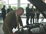 &Uuml;bergabe Spendenfahrzeug durch das Autohaus Fritze Sondershausen (Foto: Karl-Heinz Herrmann)