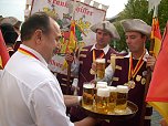 Umzug der Hausm&auml;nner (Foto: Karl-Heinz Herrmann)