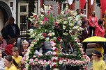 211. Brunnenfestumzug in Bad Langensalza mit vielen fr&ouml;hlichen Akteuren (Foto: Eva Maria Wiegand)