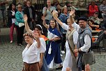 211. Brunnenfestumzug in Bad Langensalza mit vielen fr&ouml;hlichen Akteuren (Foto: Eva Maria Wiegand)