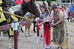 Hochprofessionelle Reitershow mit "Wenzel Ritterspiele" (Foto: Eva Maria Wiegand) Hochprofessionelle Reitershow mit "Wenzel Ritterspiele" (Foto: Eva Maria Wiegand)