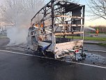 LKW brannte auf der Autobahn-Rastst&auml;tte (Foto: S.Dietzel / Feuerwehr)