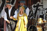 Landrat Thomas Ahke mit Gattin beim Mittelalterstadtfest (Foto: Eva Maria Wiegand)