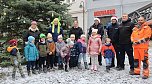 Weihnachtsbaumschmücken mit Kita, Feuerwehr und Bauamtmitarbeiter (Foto: Eva Maria Wiegand) Weihnachtsbaumschmücken mit Kita, Feuerwehr und Bauamtmitarbeiter (Foto: Eva Maria Wiegand)