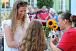 Fans und Cheftrainer des Thüringer HC Herbert Müller verabschieden neun Spitzenhandballerinnen in Bad Langensalza (Foto: Eva Maria Wiegand) Fans und Cheftrainer des Thüringer HC Herbert Müller verabschieden neun Spitzenhandballerinnen in Bad Langensalza (Foto: Eva Maria Wiegand)