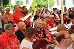 Fans und Cheftrainer des Thüringer HC Herbert Müller verabschieden neun Spitzenhandballerinnen in Bad Langensalza (Foto: Eva Maria Wiegand) Fans und Cheftrainer des Thüringer HC Herbert Müller verabschieden neun Spitzenhandballerinnen in Bad Langensalza (Foto: Eva Maria Wiegand)