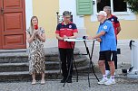 Fans und Cheftrainer des Thüringer HC Herbert Müller verabschieden neun Spitzenhandballerinnen in Bad Langensalza (Foto: Eva Maria Wiegand) Fans und Cheftrainer des Thüringer HC Herbert Müller verabschieden neun Spitzenhandballerinnen in Bad Langensalza (Foto: Eva Maria Wiegand)