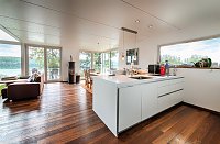 Bild: Massives Holzhaus in drei Tagen gebaut