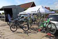 Bild: Feiern am Radweg haben begonnen
