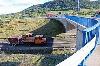 Bild: Schwerer Unfall zwischen Abschleppwagen und Br&uuml;cke