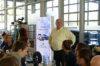 Autos an THC-Mädels übergeben Bild: Autos an THC-Mädels übergeben
