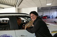 Autos an THC-Mädels übergeben Bild: Autos an THC-Mädels übergeben