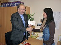 Bild: Spendescheck f&uuml;r Jugendweiheverein