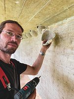 Bild: BUND baut Nisthilfen unter Br&uuml;cken an