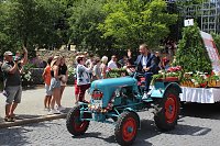 Festumzug zum Brunnenfest Bild: Festumzug zum Brunnenfest