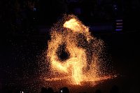 Atemberaubendes Feuerspektakel auf dem Töpfermarkt in Bad Langensalza Bild: Atemberaubendes Feuerspektakel auf dem Töpfermarkt in Bad Langensalza
