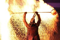 Atemberaubendes Feuerspektakel auf dem Töpfermarkt in Bad Langensalza Bild: Atemberaubendes Feuerspektakel auf dem Töpfermarkt in Bad Langensalza
