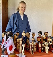 Bild: Henning Sabo mit japanischer Kunst beim Hanami in Bad Langensalza