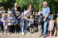 Bild: Feierliche Einweihung des neuen Spielplatzes in Bad Langensalza Nord
