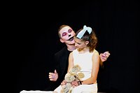 Bild: Theatergruppe des Salza-Gymnasiums feierte umjubelte Premiere mit ihren St&uuml;ck Alice im ANDERLAND, frei nach Lewis Carrol.