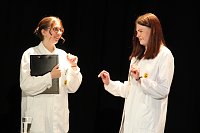 Bild: Theatergruppe des Salza-Gymnasiums feierte umjubelte Premiere mit ihren St&uuml;ck Alice im ANDERLAND, frei nach Lewis Carrol.