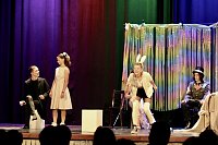 Bild: Theatergruppe des Salza-Gymnasiums feierte umjubelte Premiere mit ihren St&uuml;ck Alice im ANDERLAND, frei nach Lewis Carrol.