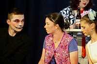 Bild: Theatergruppe des Salza-Gymnasiums feierte umjubelte Premiere mit ihren St&uuml;ck Alice im ANDERLAND, frei nach Lewis Carrol.