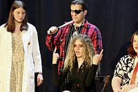 Bild: Theatergruppe des Salza-Gymnasiums feierte umjubelte Premiere mit ihren St&uuml;ck Alice im ANDERLAND, frei nach Lewis Carrol.