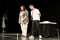 Bild: Theatergruppe des Salza-Gymnasiums feierte umjubelte Premiere mit ihren St&uuml;ck Alice im ANDERLAND, frei nach Lewis Carrol.