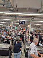 Bild: Streik im Kaufland f&uuml;hrte zu langen Schlangen an den Kassen 
