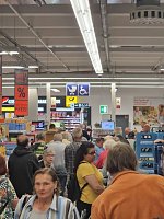 Bild: Streik im Kaufland f&uuml;hrte zu langen Schlangen an den Kassen 