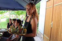 Bild: Kulinarische Gen&uuml;sse aus der Natur, stellte das Team "Wildrausch" seinen G&auml;sten im Garten des Apothekenmuseums in Bad Langensalza vor