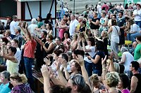 Begeisterte Zuschauerinnen und Zuschauer beim "ABBA Dream Tribute" Konzert in Bad Langensalza Bild: Begeisterte Zuschauerinnen und Zuschauer beim "ABBA Dream Tribute" Konzert in Bad Langensalza