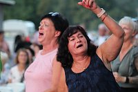 Begeisterte Zuschauerinnen und Zuschauer beim "ABBA Dream Tribute" Konzert in Bad Langensalza Bild: Begeisterte Zuschauerinnen und Zuschauer beim "ABBA Dream Tribute" Konzert in Bad Langensalza