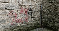 Politisch motivierte Sprayerei an einem Stadtturm Bild: Politisch motivierte Sprayerei an einem Stadtturm