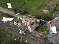 Bild: Unfall am Bahn&uuml;bergang: stundenlange Sperrung der Strecke