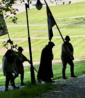 500 Jahre nach dem Bauernkrieg stellen 30 Darsteller in historischen Gewändern den Müntzer-Zug nach und machen Station in Ebeleben Bild: 500 Jahre nach dem Bauernkrieg stellen 30 Darsteller in historischen Gewändern den Müntzer-Zug nach und machen Station in Ebeleben
