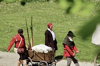 500 Jahre nach dem Bauernkrieg stellen 30 Darsteller in historischen Gewändern den Müntzer-Zug nach und machen Station in Ebeleben Bild: 500 Jahre nach dem Bauernkrieg stellen 30 Darsteller in historischen Gewändern den Müntzer-Zug nach und machen Station in Ebeleben