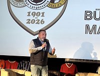 Bild: B&uuml;rgermeister Matthias Reinz &uuml;bermittelt Gru&szlig;worte 