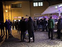 Bild: Preu&szlig;en-Gedr&auml;nge vor dem Burgtheater am vergangenen Samstag