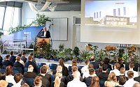 Zeugnisübergabe für die "fertigen" Azubis am Berufsschulcampus in Mühlhausen. Bild: Zeugnisübergabe für die "fertigen" Azubis am Berufsschulcampus in Mühlhausen.