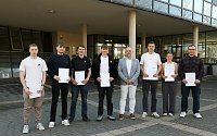 Zeugnisübergabe für die "fertigen" Azubis am Berufsschulcampus in Mühlhausen. Bild: Zeugnisübergabe für die "fertigen" Azubis am Berufsschulcampus in Mühlhausen.