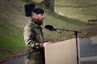 Bild: Oberstleutnant Hoppe beim Verabschiedungsappell von Major Baumbach (Aufkl&auml;rungsbataillons 13 - Standort Gotha) auf dem Jahnplatz in Bad Langensalza